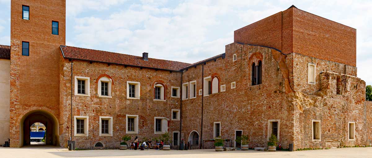 Torre e Rocchetta del Castello di Novara fotografati da Ezio Racchi