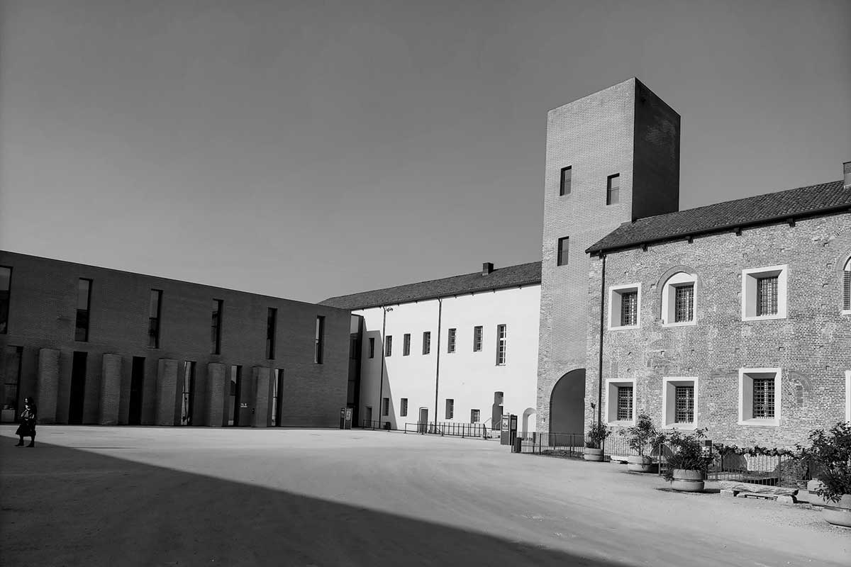 Cortile del Castello di Novara b/n